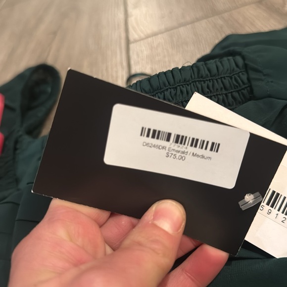 Elegant Green Dress - Picture 7 of 7